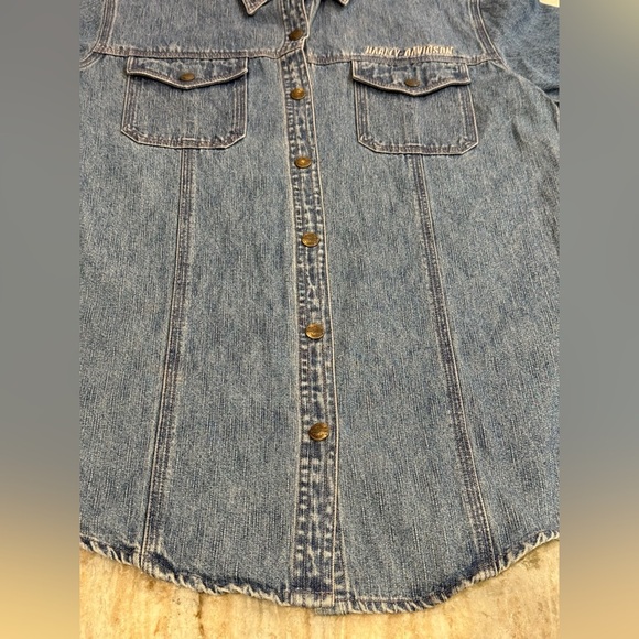Women’s HARLEY DAVIDSON Vintage denim short sleeve button up top. Size small - Picture 6 of 7